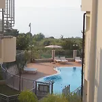 Napitia Hills 아파트 피조